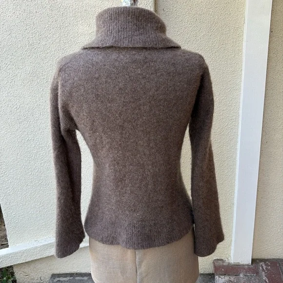 Rails Cashmere & silk blend beautiful sweater from Bloomingdale’s - Picture 6 of 11